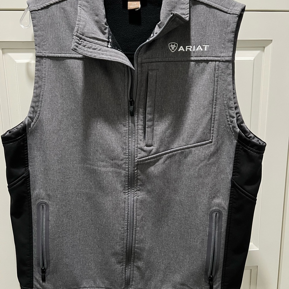 Ariat Men's Gray and Black Vest